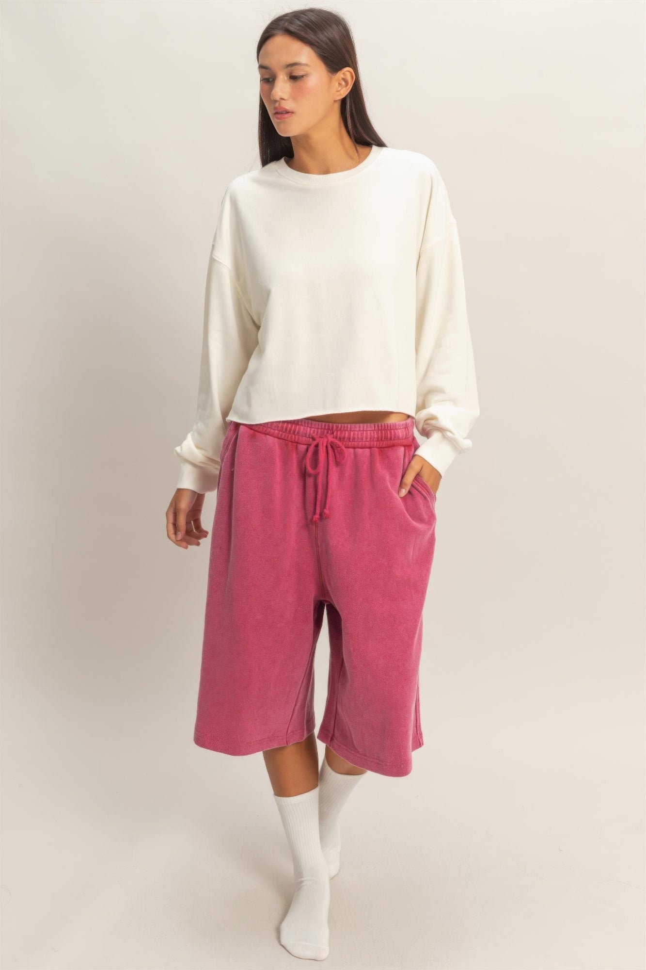 Women's Cropped Mineral Wash Sweatshirt — Lifestyle | Gloravi
